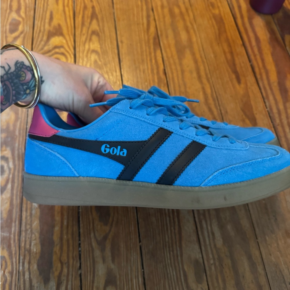 Gola Men’s Blue Suede Sneakers with Black Stripes and Pink Heel Accent
